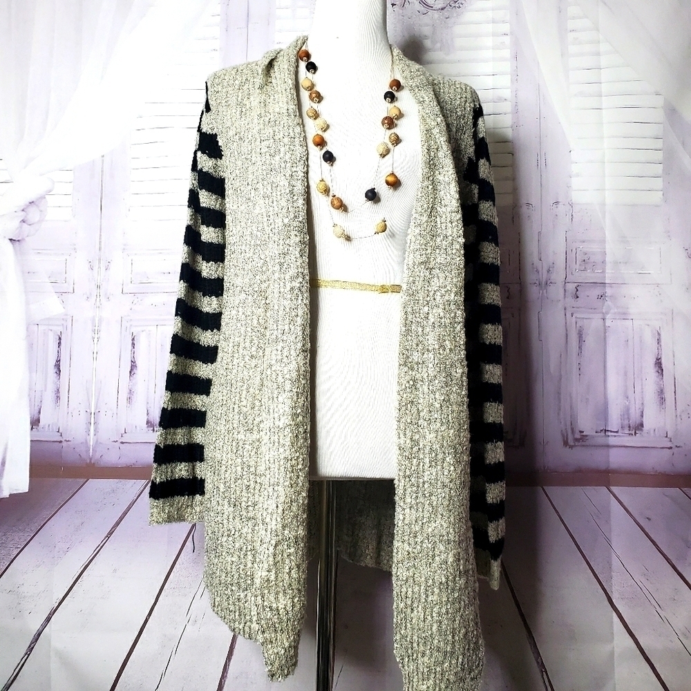 Eleven Star size M women Cardigan sweater cozy‎